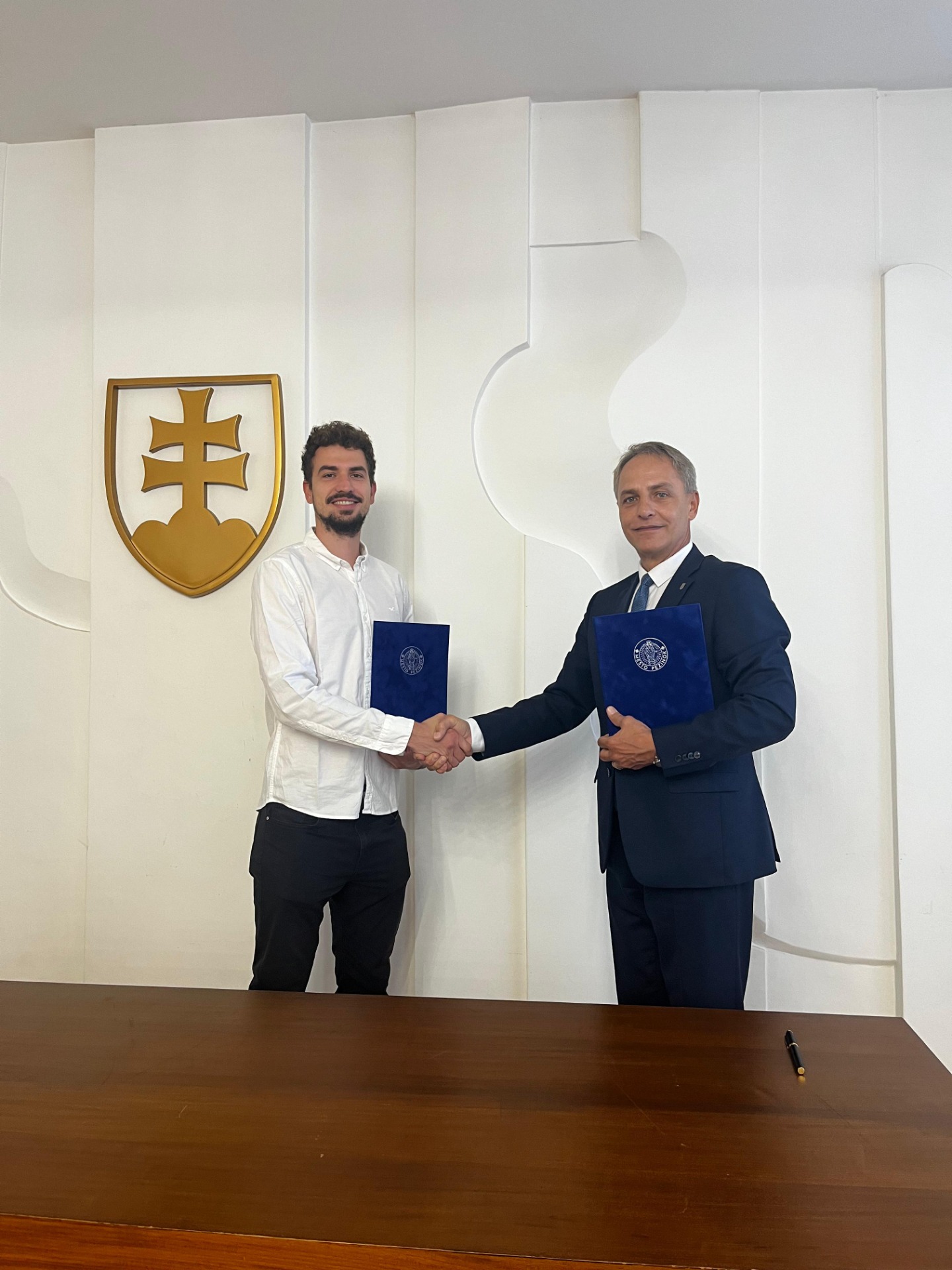 Podpis memoranda, Predseda Harmonia Vitalis Mgr. Martin Buttko a Primátor mesta Pezinok JUDr. Roman Mács